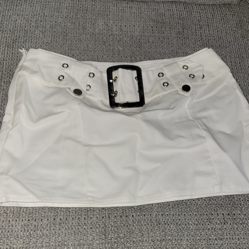 SHEIN Stylish White Skirt with Belt Detail Size XS (2)